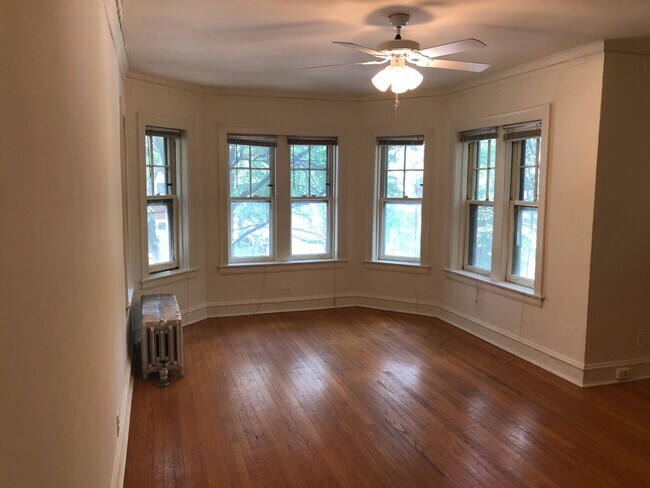 Building Photo - Lincoln Square 2 Bedroom
