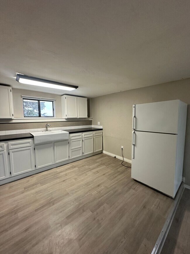 Building Photo - 9441 Maple Dr NE