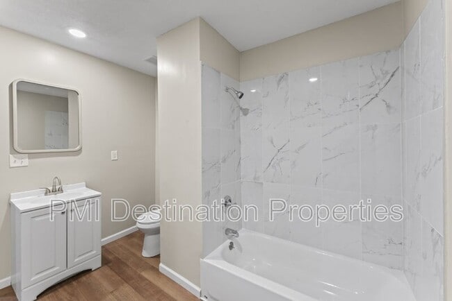 Building Photo - 719 5th St