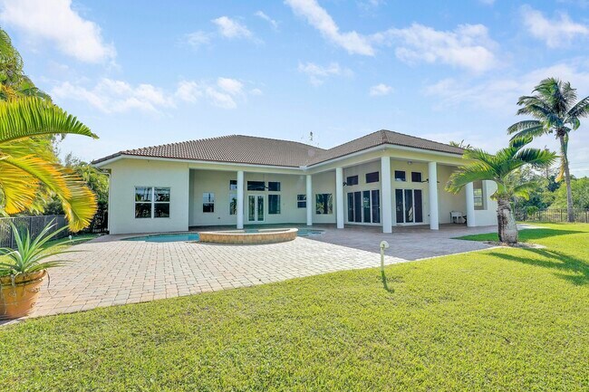 Building Photo - 11985 Carnegie Pl