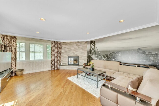 Building Photo - 950 Belmar Ln