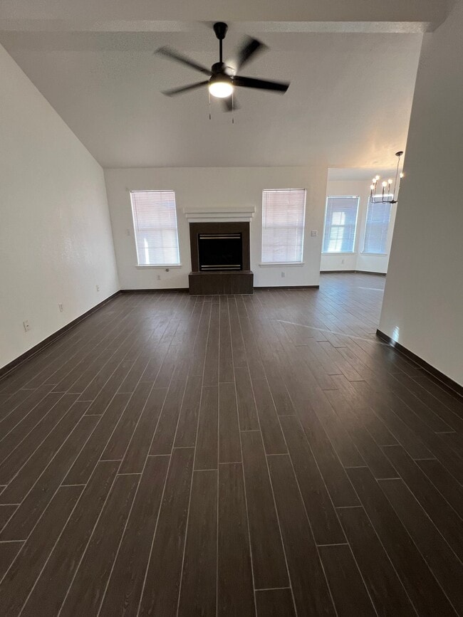 Building Photo - 7115 Oval Rock Dr