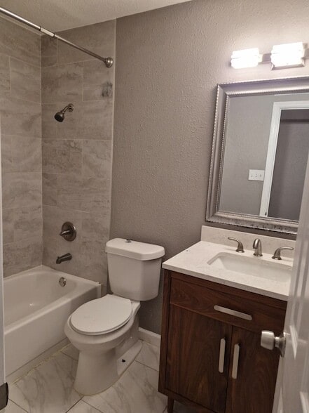 Building Photo - 15735 Munson Ln