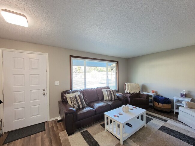 Building Photo - Duplex in Kennewick, WA