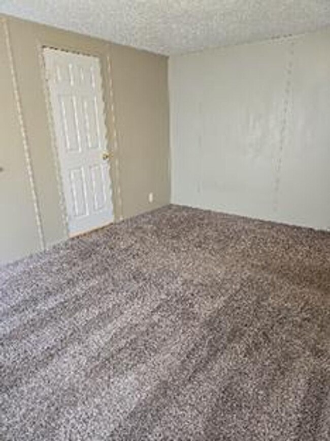 Building Photo - $300 Rent Credit if Lease Starts before 7/1/26! No Application Fees for the Month of June!
