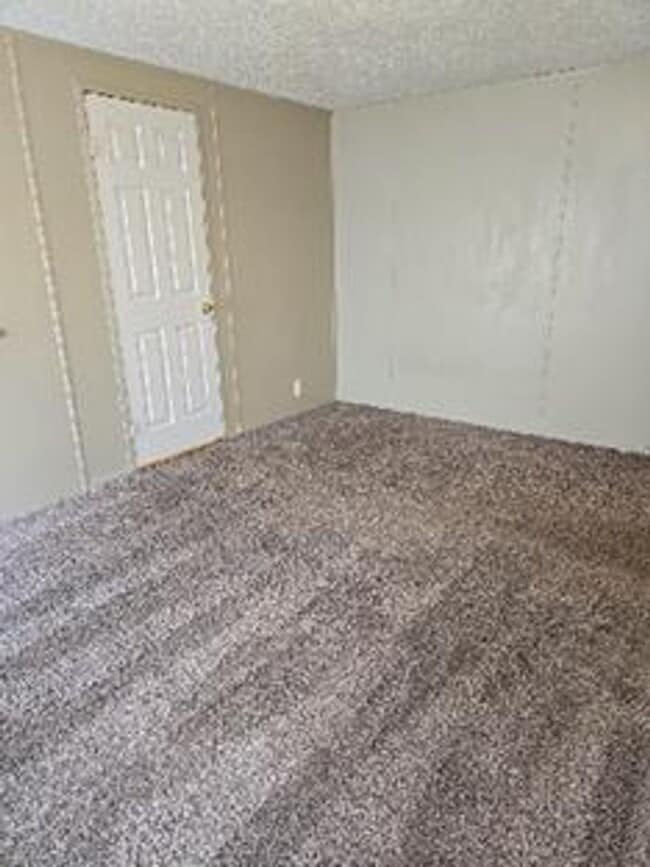 Building Photo - STUDENTS WELCOME! Old Town Fort Collins 3 Bed 2 Bath Mobile Home - Great Location