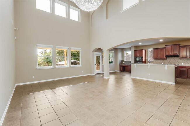 Building Photo - 401 Silver Trail