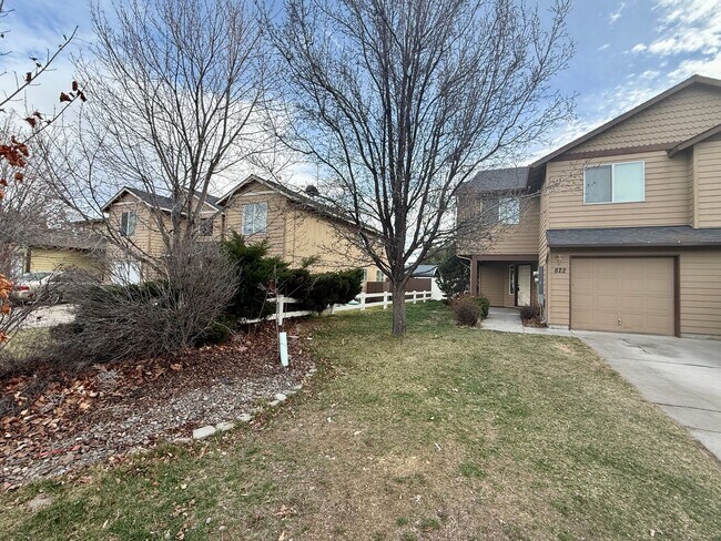 Building Photo - SPACIOUS NEWLY UPDATED TOWNHOME IN REDMOND!!