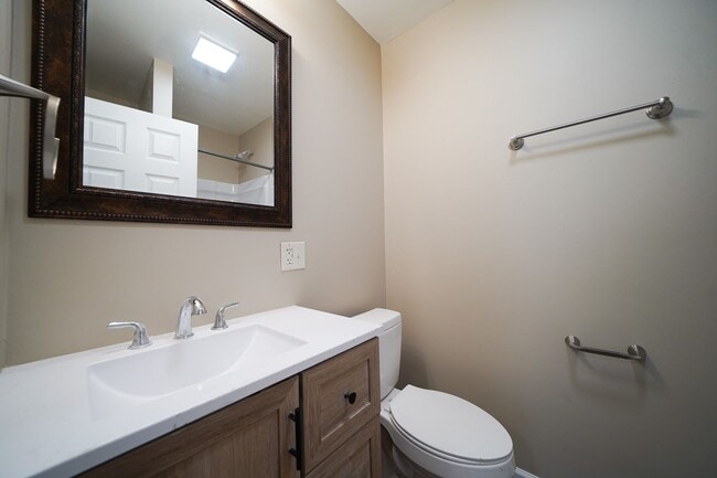 Building Photo - 1/2 MO/OFF SPECIAL - 3 bed/2 bath with yard work included