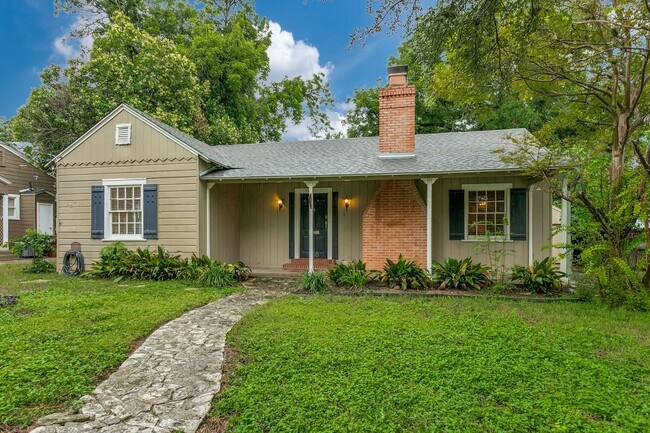 Building Photo - CHARMING ALAMO HEIGHTS COTTAGE
