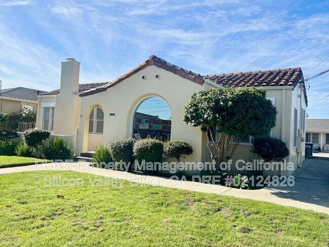 Building Photo - 717 E Lake Ave