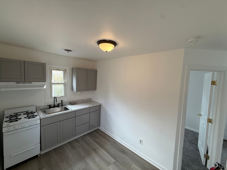 Kitchen - 72 Peony St