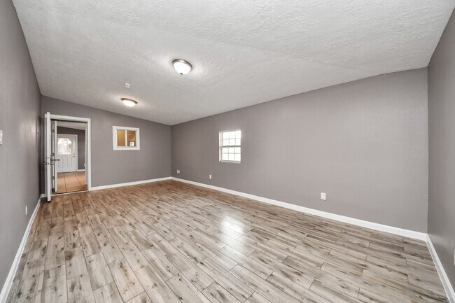 Building Photo - 4402 Ludwig Ln