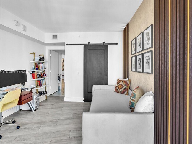 Building Photo - 121 NE 34th St