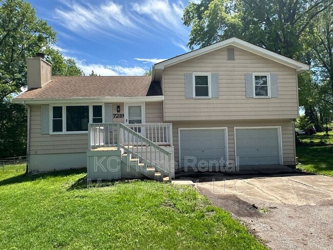 Primary Photo - 7219 Ridge Ave