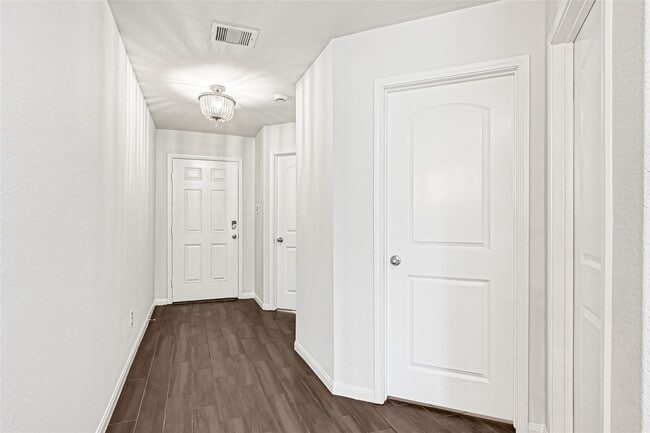 Building Photo - 11122 Hillside Creek Dr