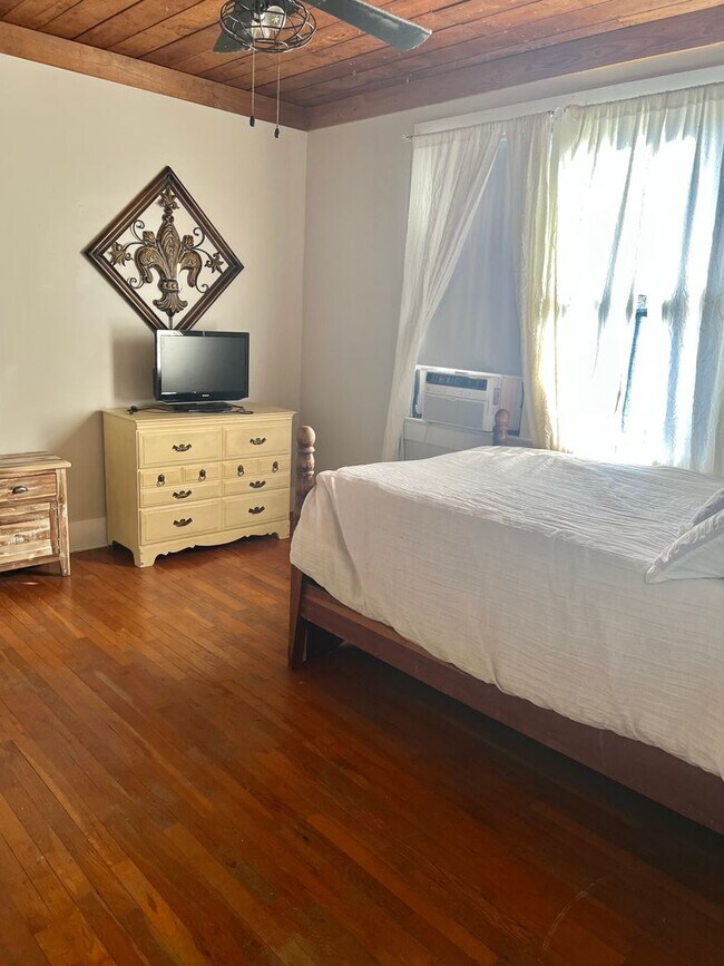 Building Photo - Charming 2 Bedroom 1 Bathroom Home for Rent!