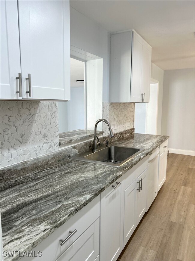 Building Photo - 1428 SE 20th Ave