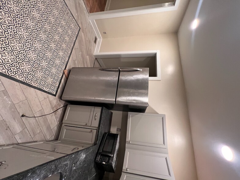 Building Photo - 1152 W High St