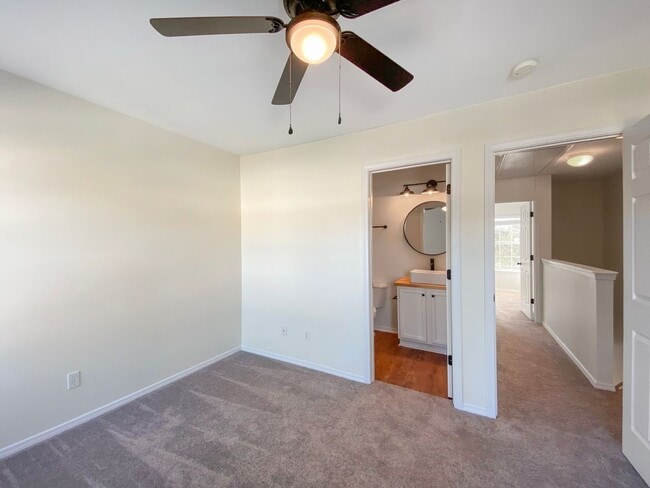 Building Photo - Two Bedroom Townhome in Godley Park with m...