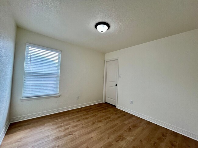 Building Photo - 13724 Altamirano