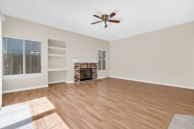 Building Photo - 880 Woodsong Ln