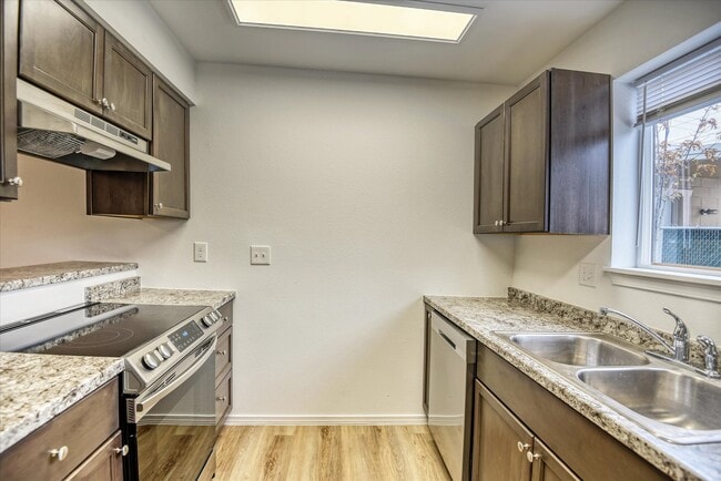 Building Photo - 3002 N Crestline St