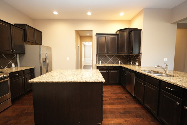 Building Photo - Spacious 5-Bedroom Home in Mooresville with Open Floor Plan & Loft!