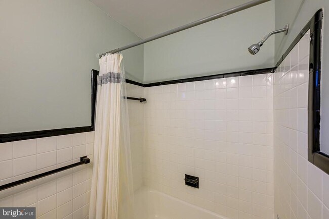 Building Photo - 9848 Hollow Glen Pl