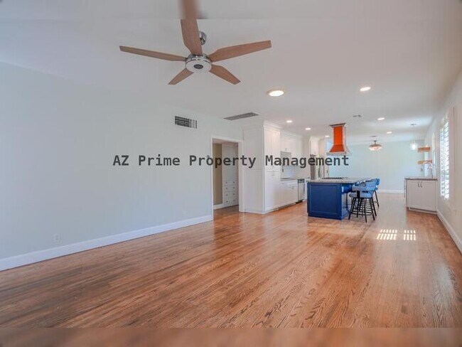 Building Photo - 6521 N 11th Ave