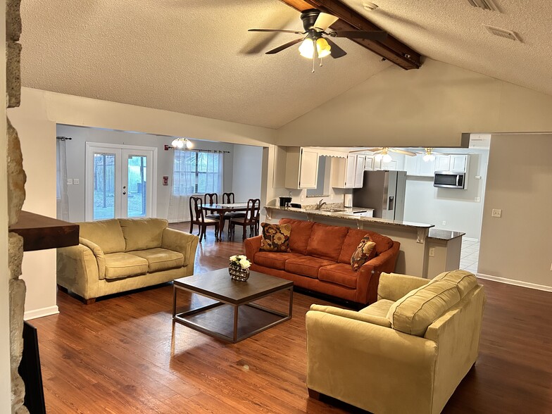 Building Photo - 4294 Tanglewilde Dr S