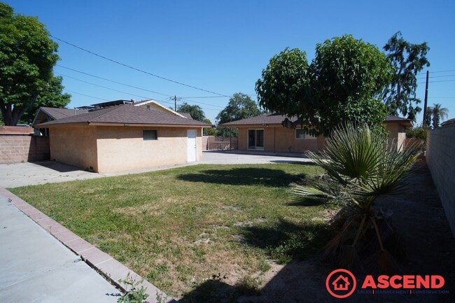 Building Photo - 3 Bedroom Home Near Compton Junior High in...