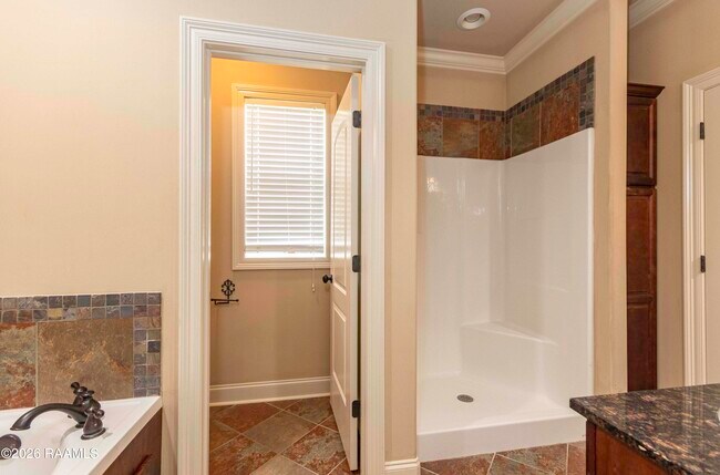 Building Photo - 308 Forest Creek Dr
