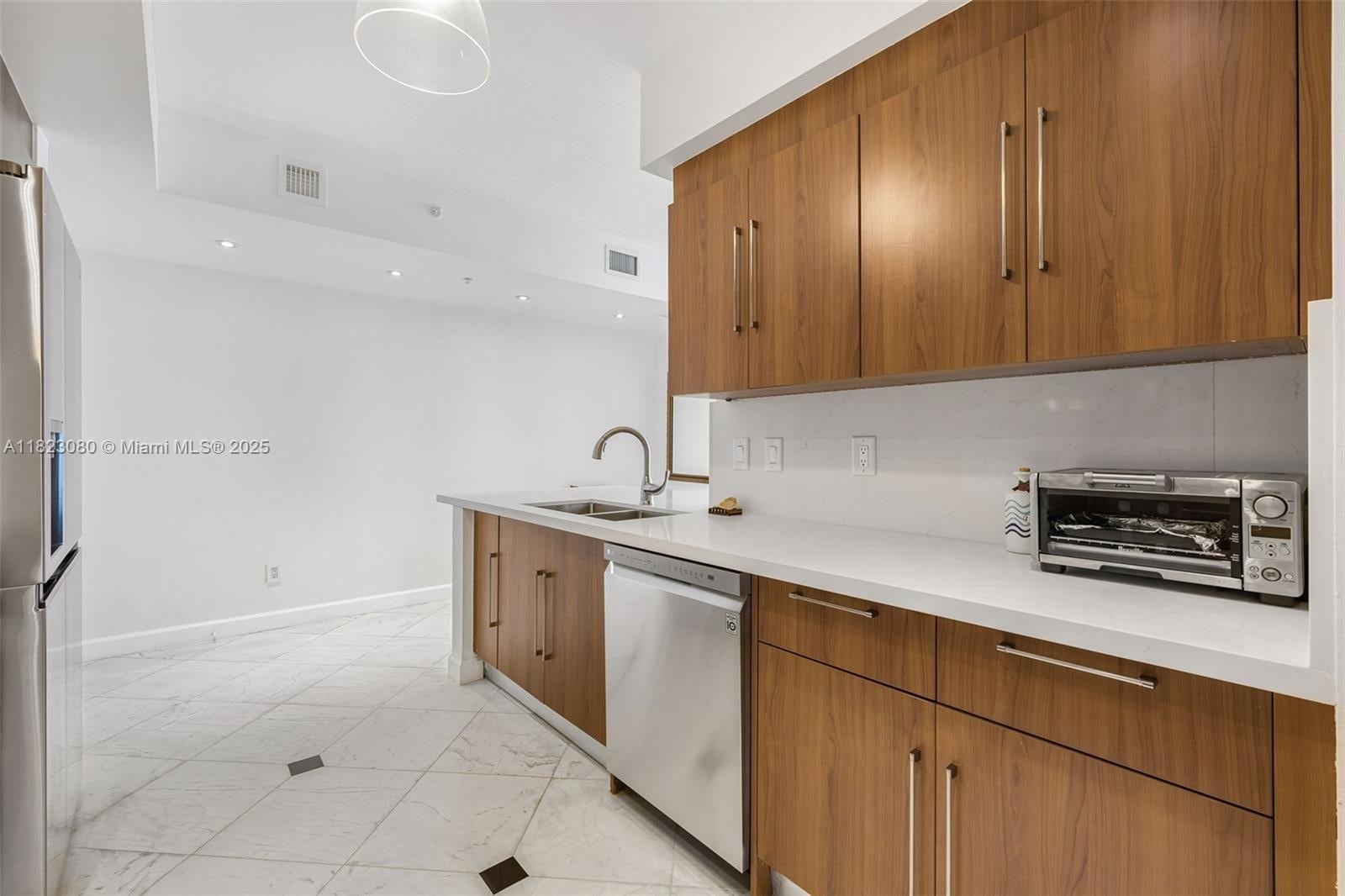 Building Photo - 325 S Biscayne Blvd