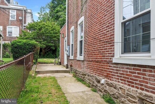 Building Photo - 4319 Mitchell St