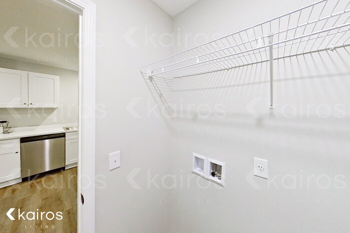 Building Photo - 10 Bungalow Cir