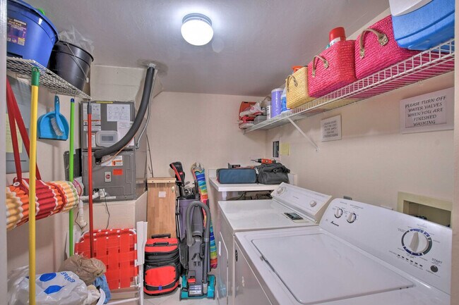 Building Photo - 5293 Dixie Dr