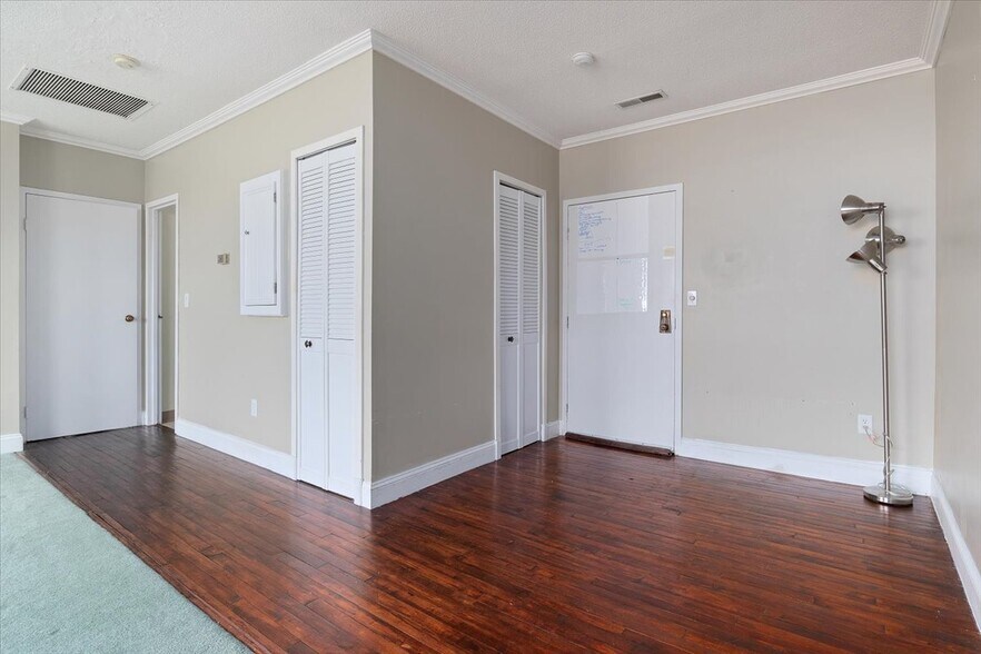 Building Photo - 150 Rumford Ave