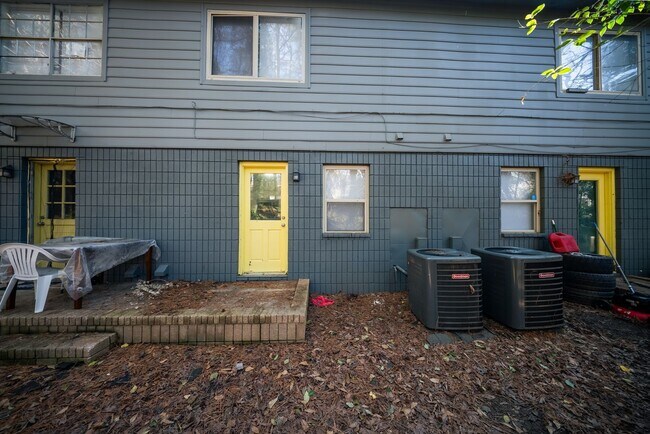 Building Photo - 209 Johnson St