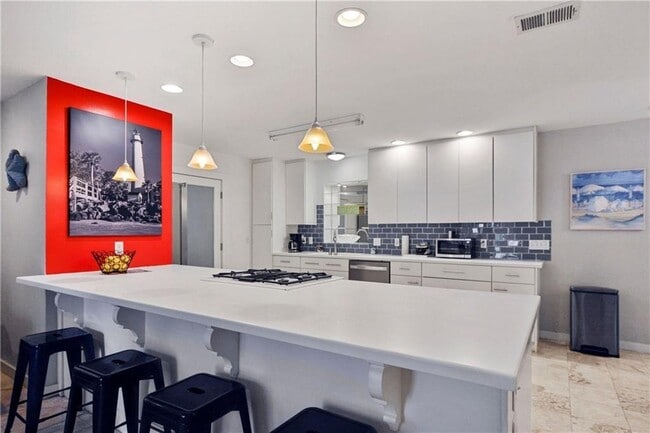 Building Photo - 900 Mallery St