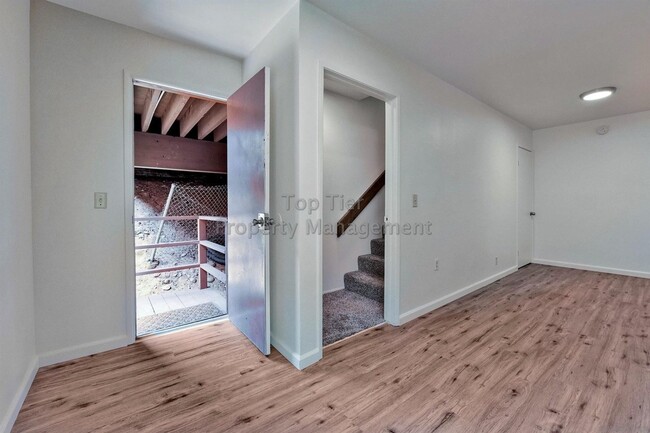 Building Photo - ***Beautiful 6 bed / 3 bath / 2,113 sqft H...