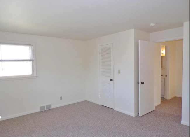 Building Photo - 2205 W Westport Rd