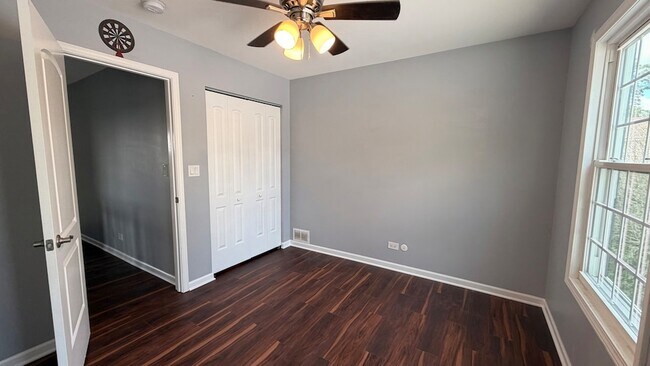 Building Photo - 646 White Ct