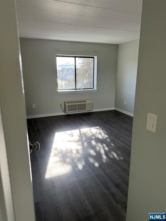 Building Photo - 5 Linden St