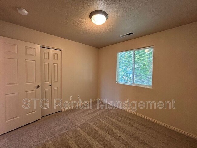 Building Photo - 2642 E 750 N