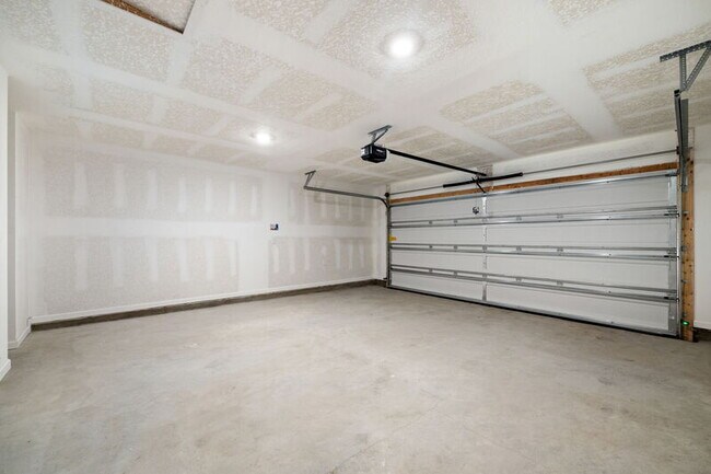 Building Photo - 7337 Morningside Dr