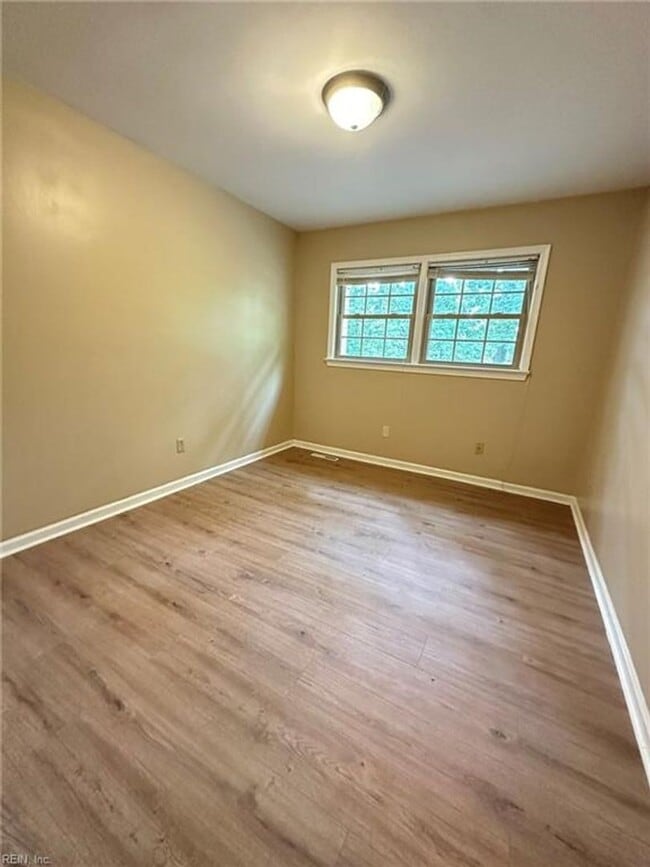 Building Photo - Courthouse Green