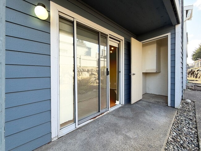 Building Photo - 16817 Larch Way