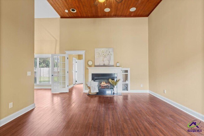 Building Photo - 300 Cheshire Dr