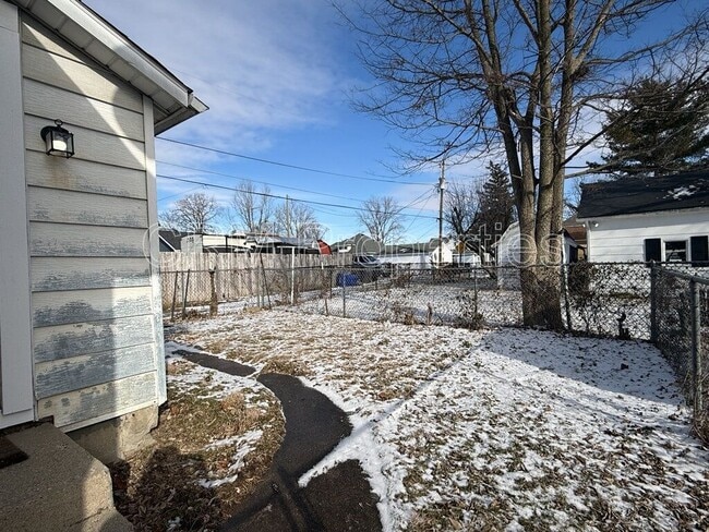 Building Photo - 310 N Lindsay St